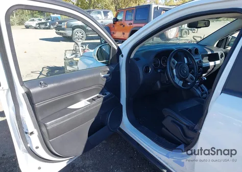 2017 Jeep Compass Latitude Fwd z USA, uszkodzony, nr VIN 1C4NJCEA6HD147367